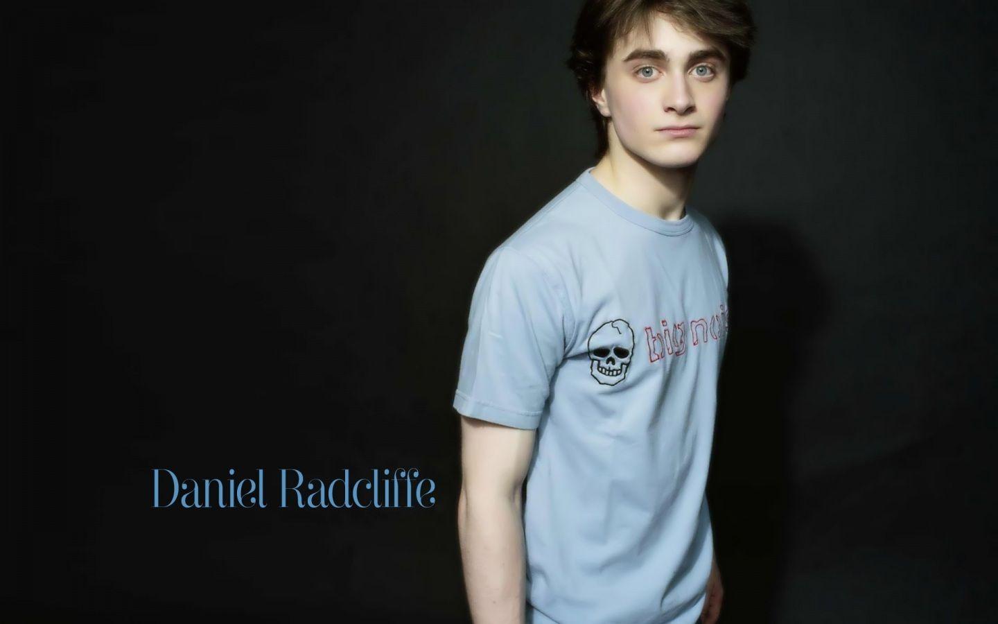 1440x900 Daniel Radcliffe Hollywood Actor HD Wallpaper Horse HD Wallpaper