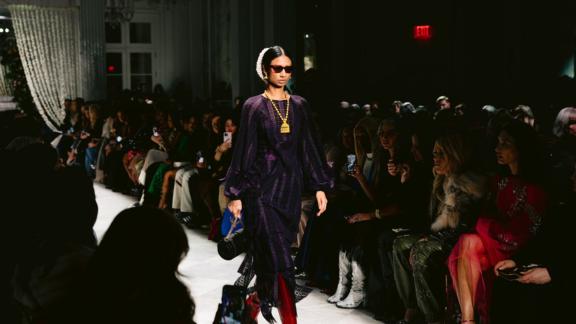 1920x1080 Glitter on the Ramp