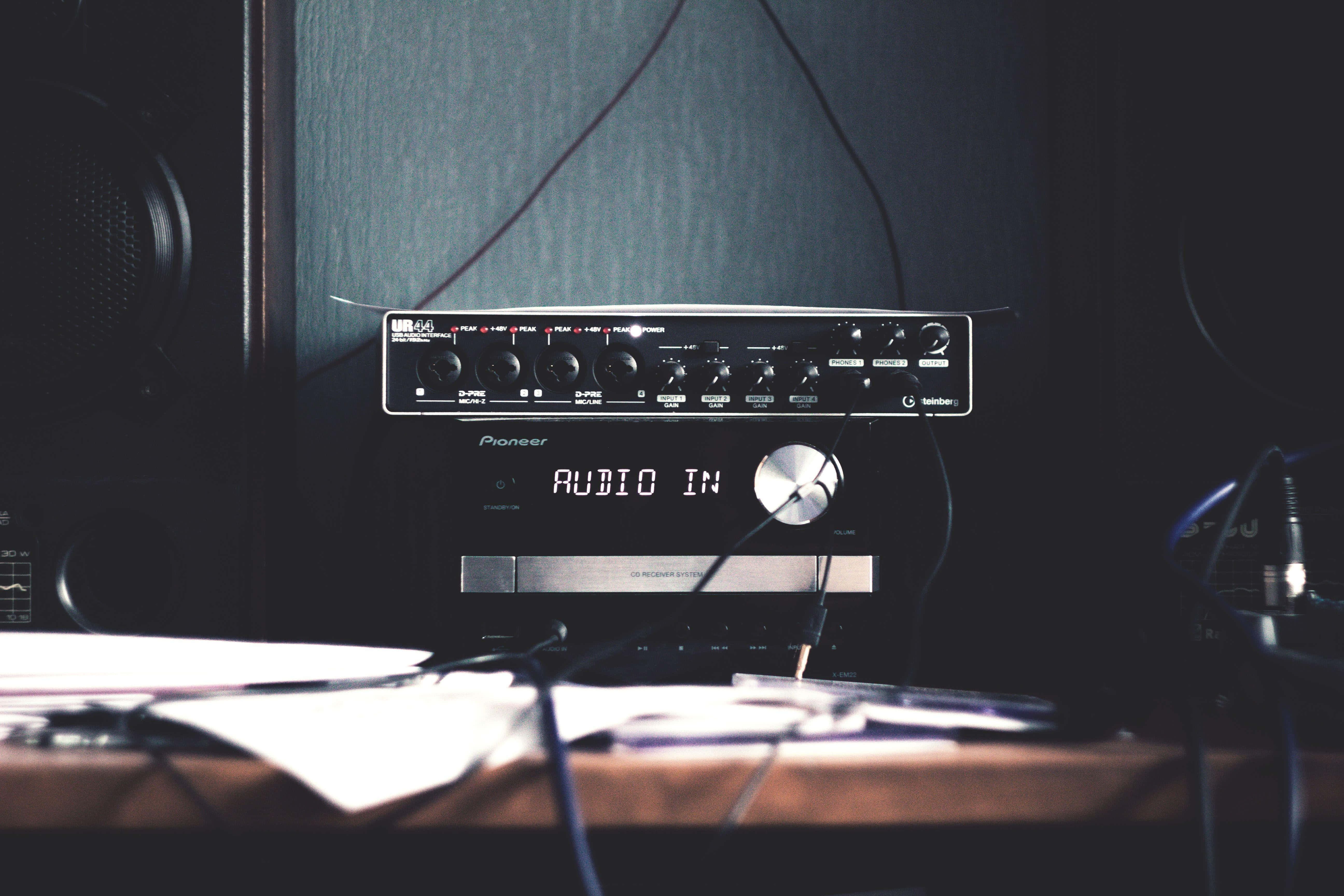 5184x3456 Download Vintage Audio Equipment Setup Wallpaper
