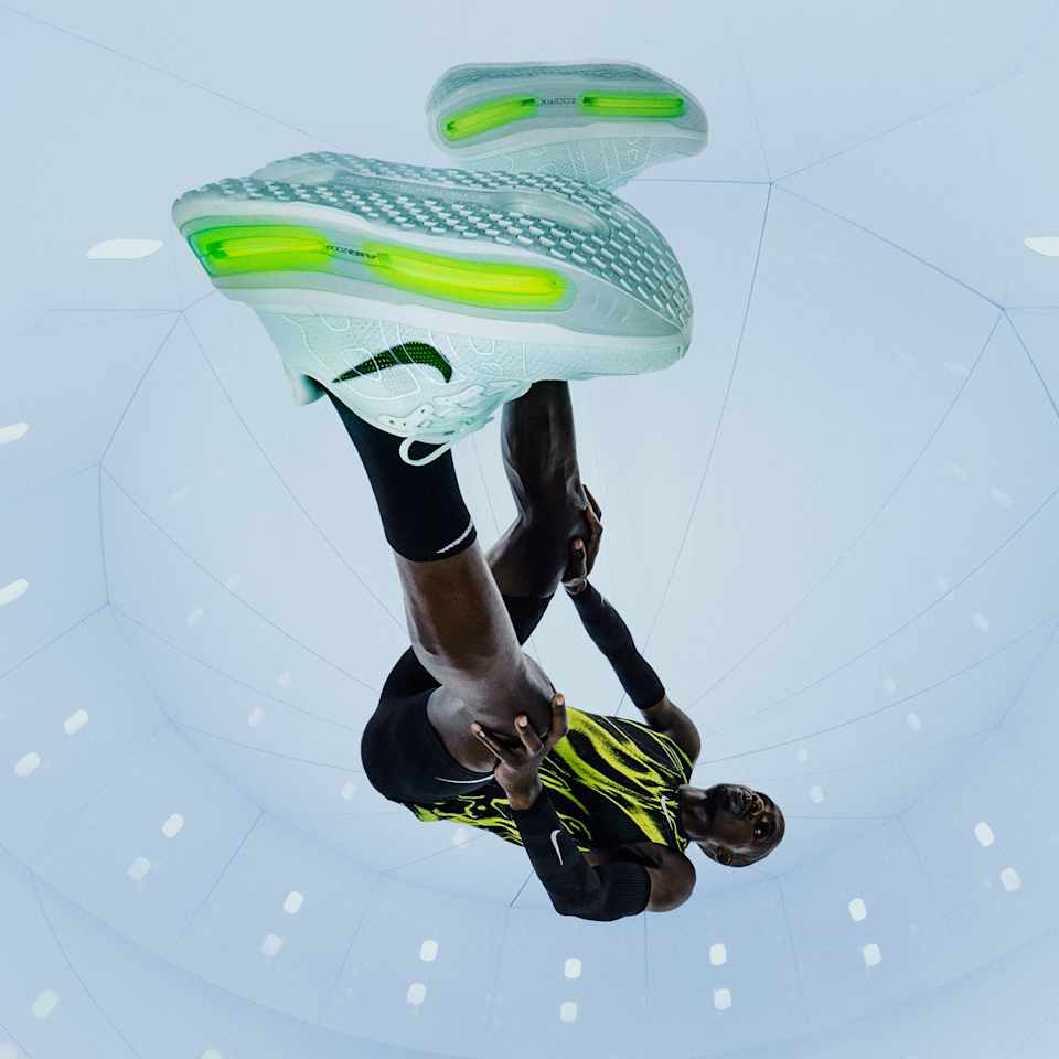 960x960 Nike Vomero Premium Black Volt HQ2050 001