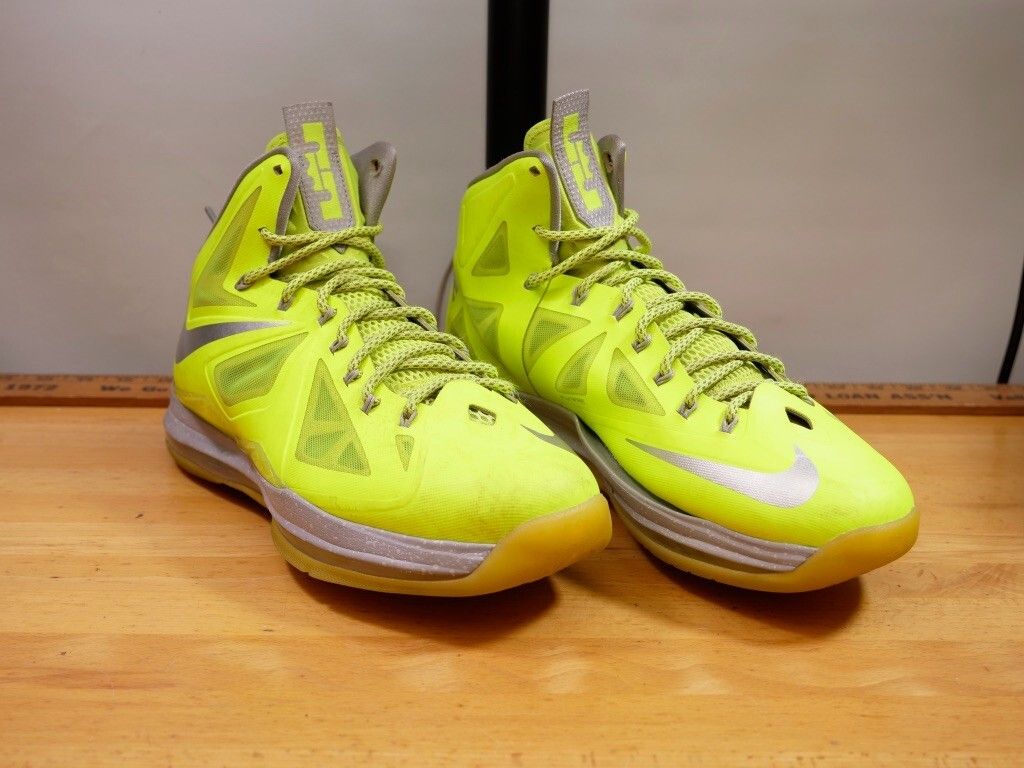 1024x768 Size 11 LeBron 10 Volt 2013. Defects