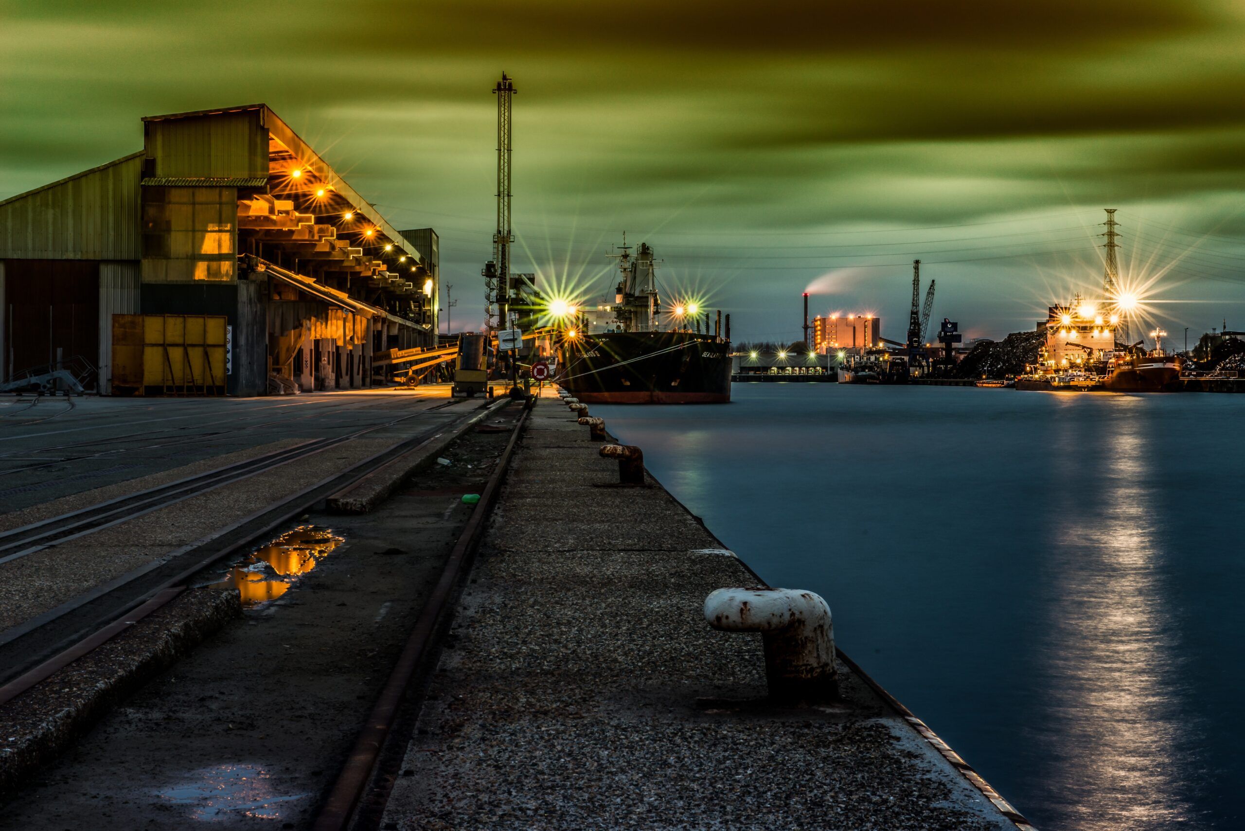 2560x1709 Oil Terminals in Fujairah: Strategic Insights into Its Role