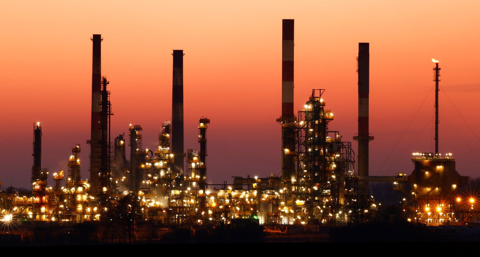 1920x1029 Oil rises 2% on supply disruptions in Russia, U.S