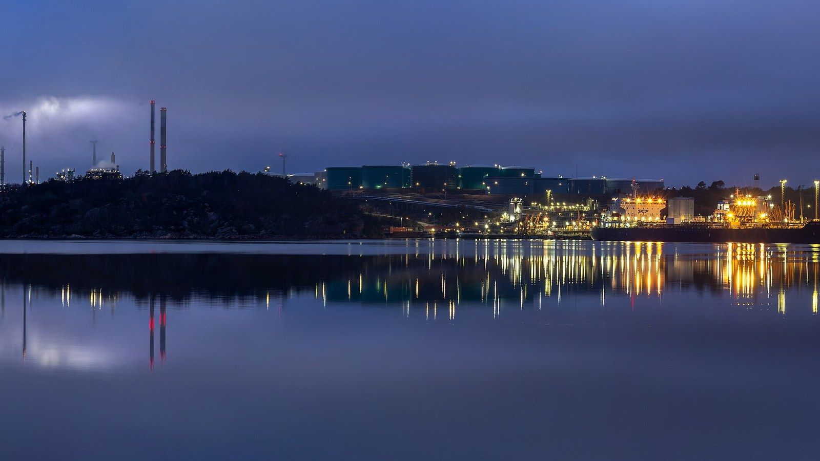 1600x900 Ukraine says it struck Russian refinery and Black Sea oil terminal