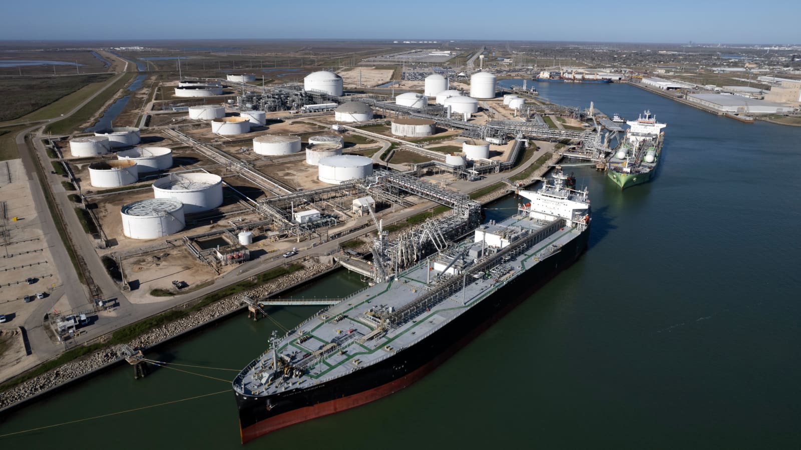 1600x900 Oil jumps after Trump says Iran supreme leader 'should be very worried'