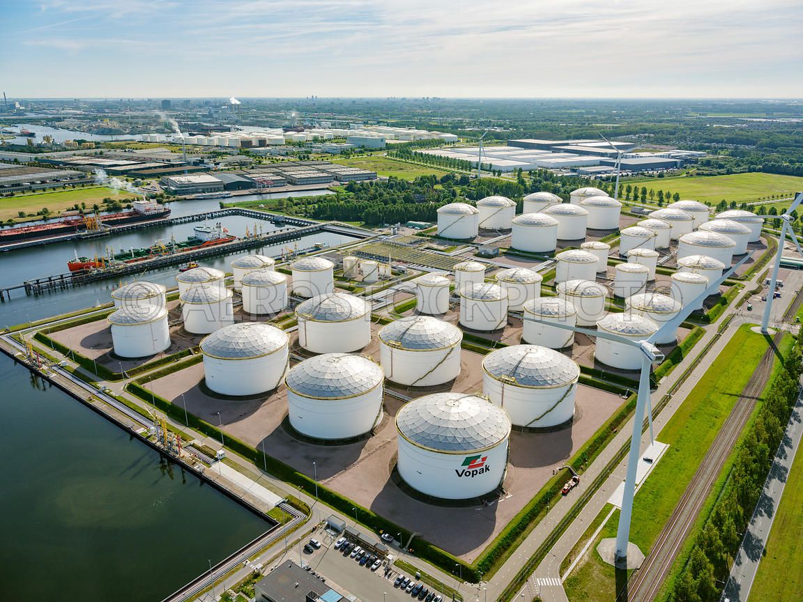 1152x864 aerial view Afrikahaven, Amsterdam, Vopak petrol terminal with several oil tankers in the foreground