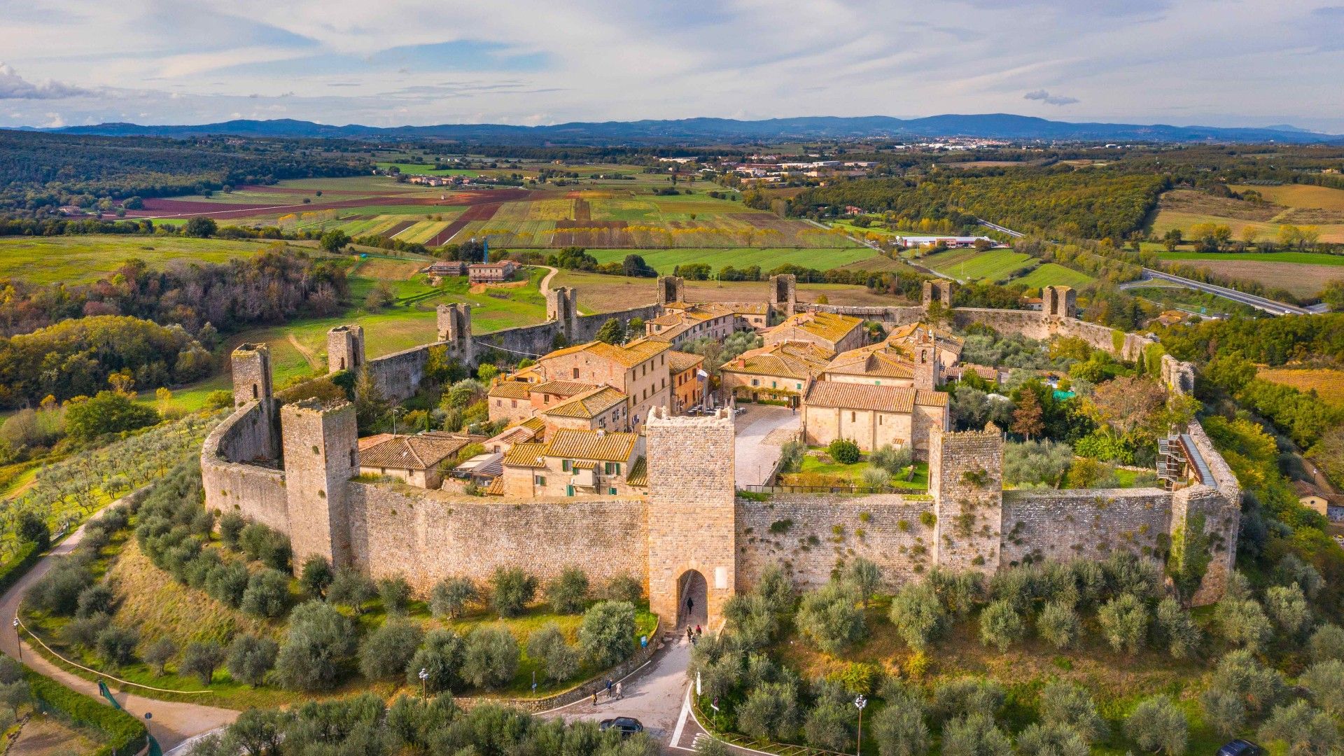 1920x1080 Monteriggioni, the Town of Towering Giants