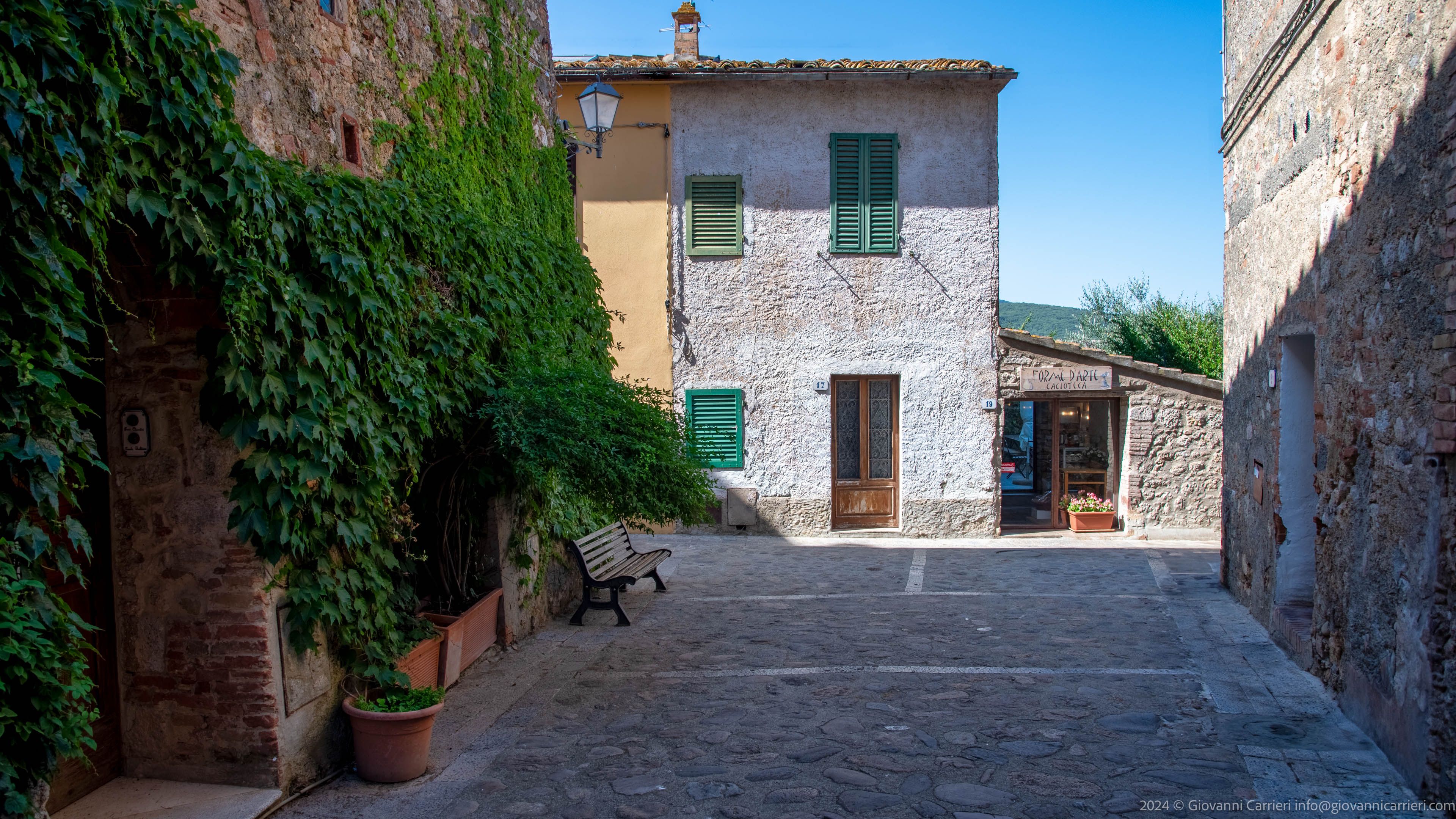 3840x2160 Monteriggioni wallpaper: 3 photographs