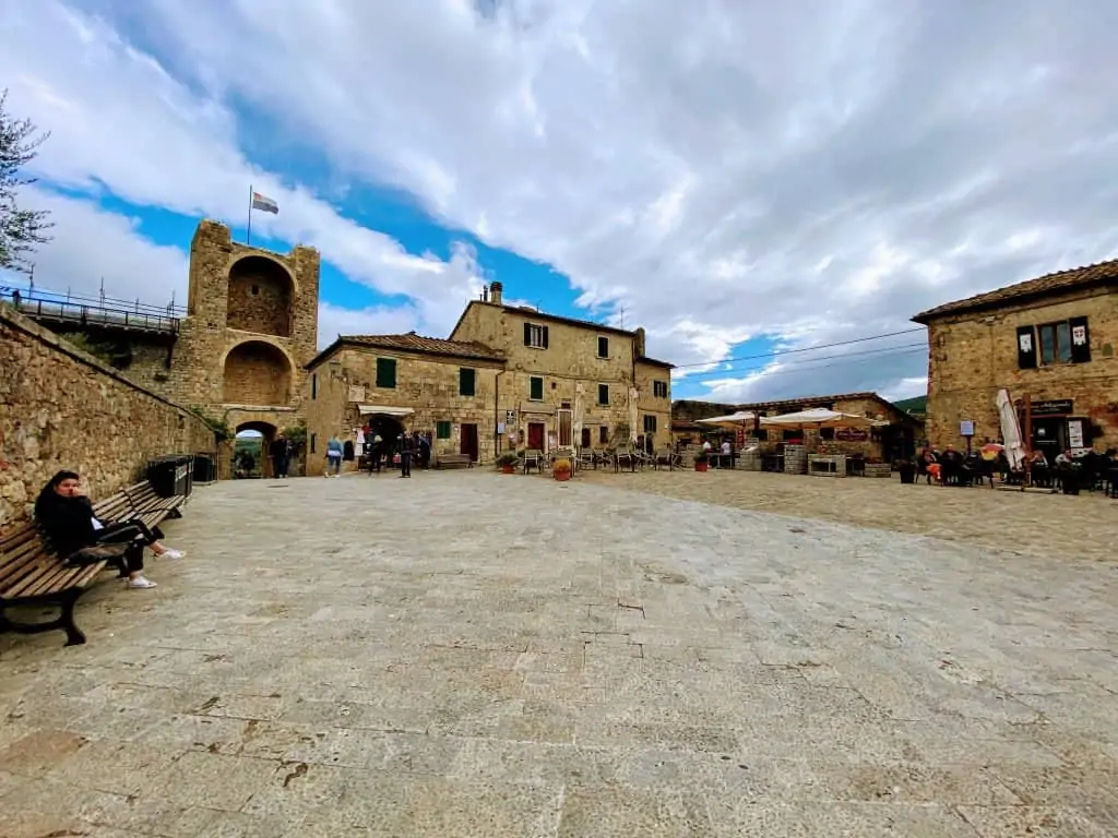 1024x768 MONTERIGGIONI