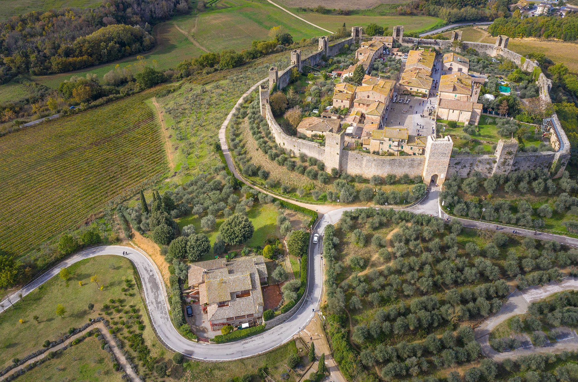 2000x1322 Monteriggioni Walled Town