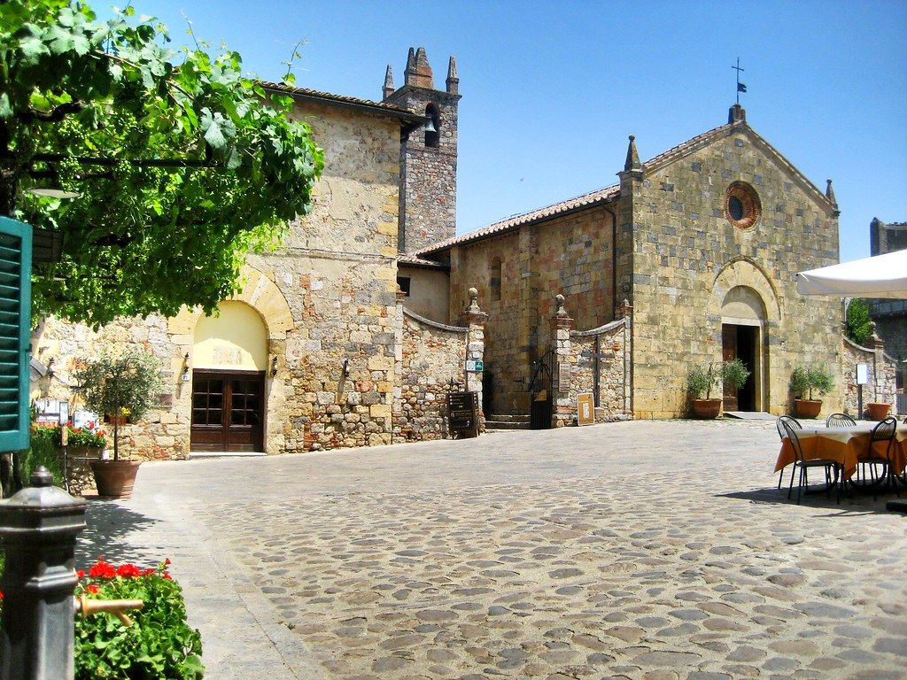 1024x768 Monteriggioni main square. Learn more