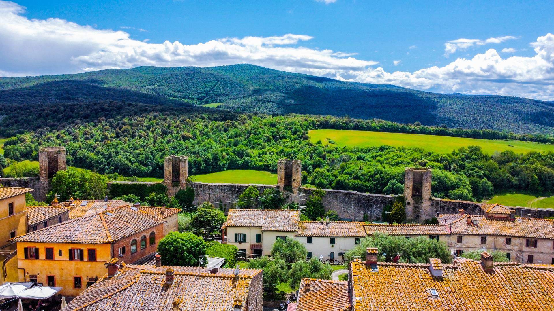 1920x1080 Borgo in Vendita a Monteriggioni Banker Italy