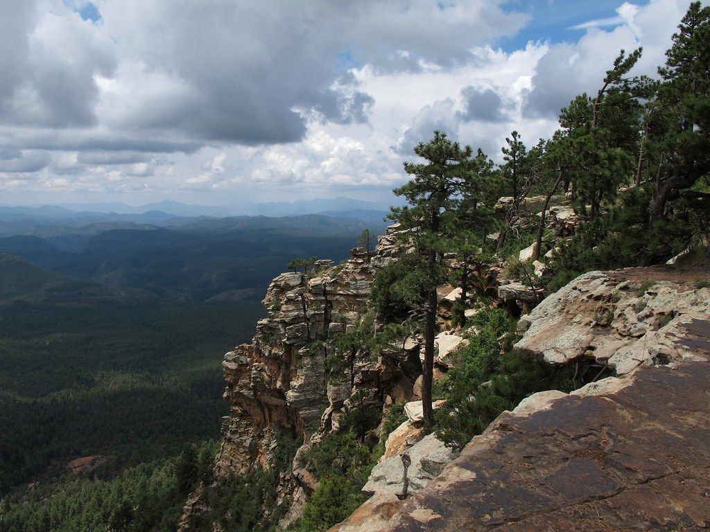1024x768 Rim Edge Vista. A view from the Mogollon Rim on a stormy su