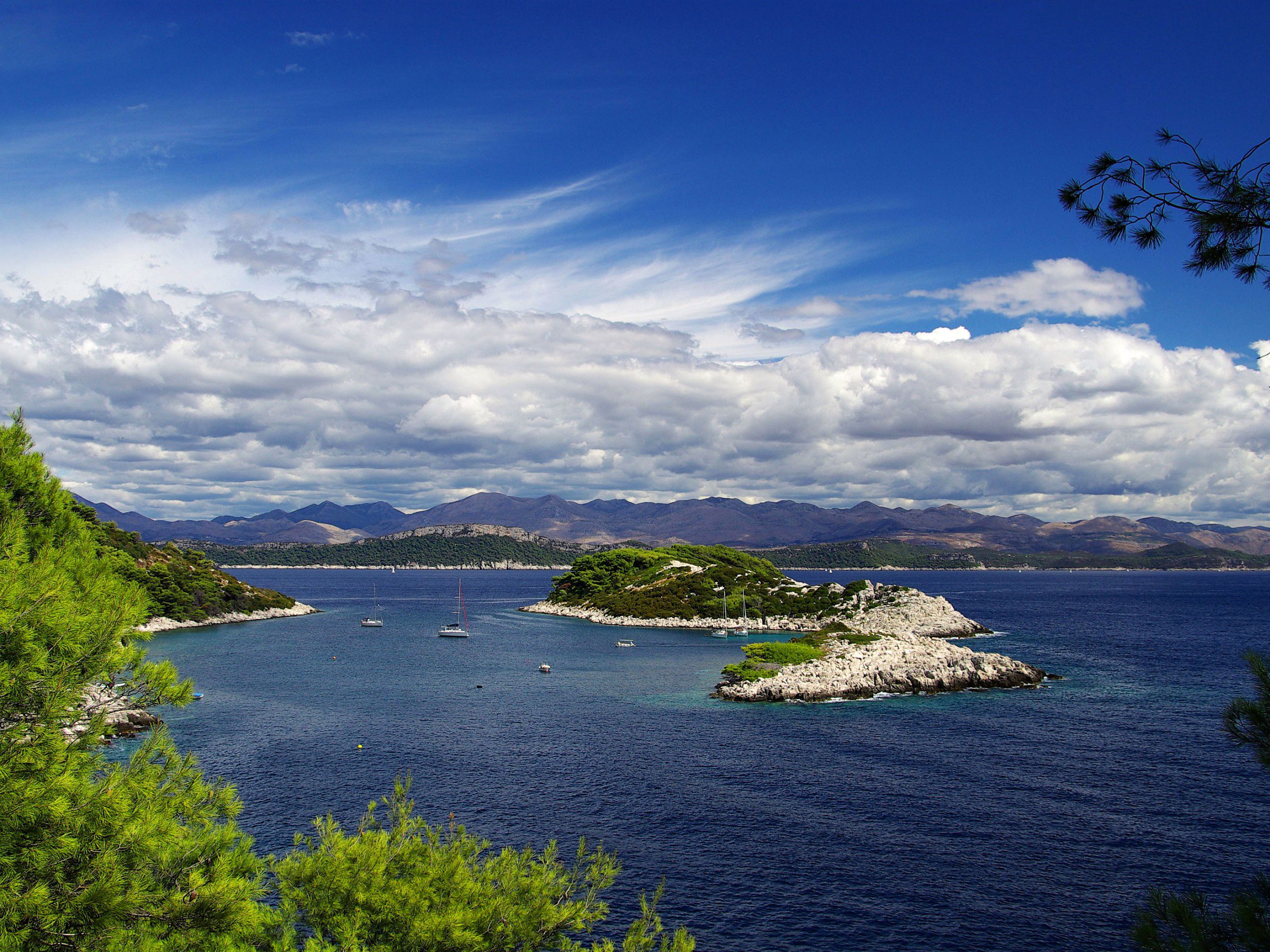 2560x1920 Unique beauty of the island of Mljet, Croatia wallpaper