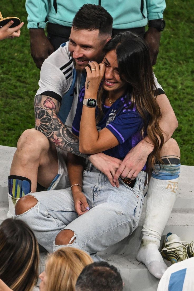 736x1104 Historia de messi. Esposa de messi, Messi y su familia, Messi e antonela