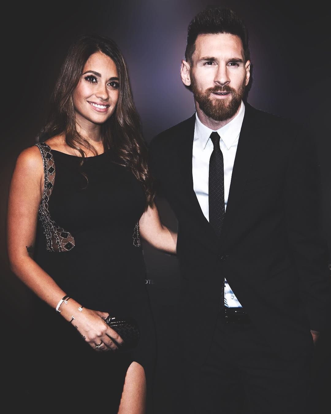 1080x1350 Messi And Wife Wallpaper