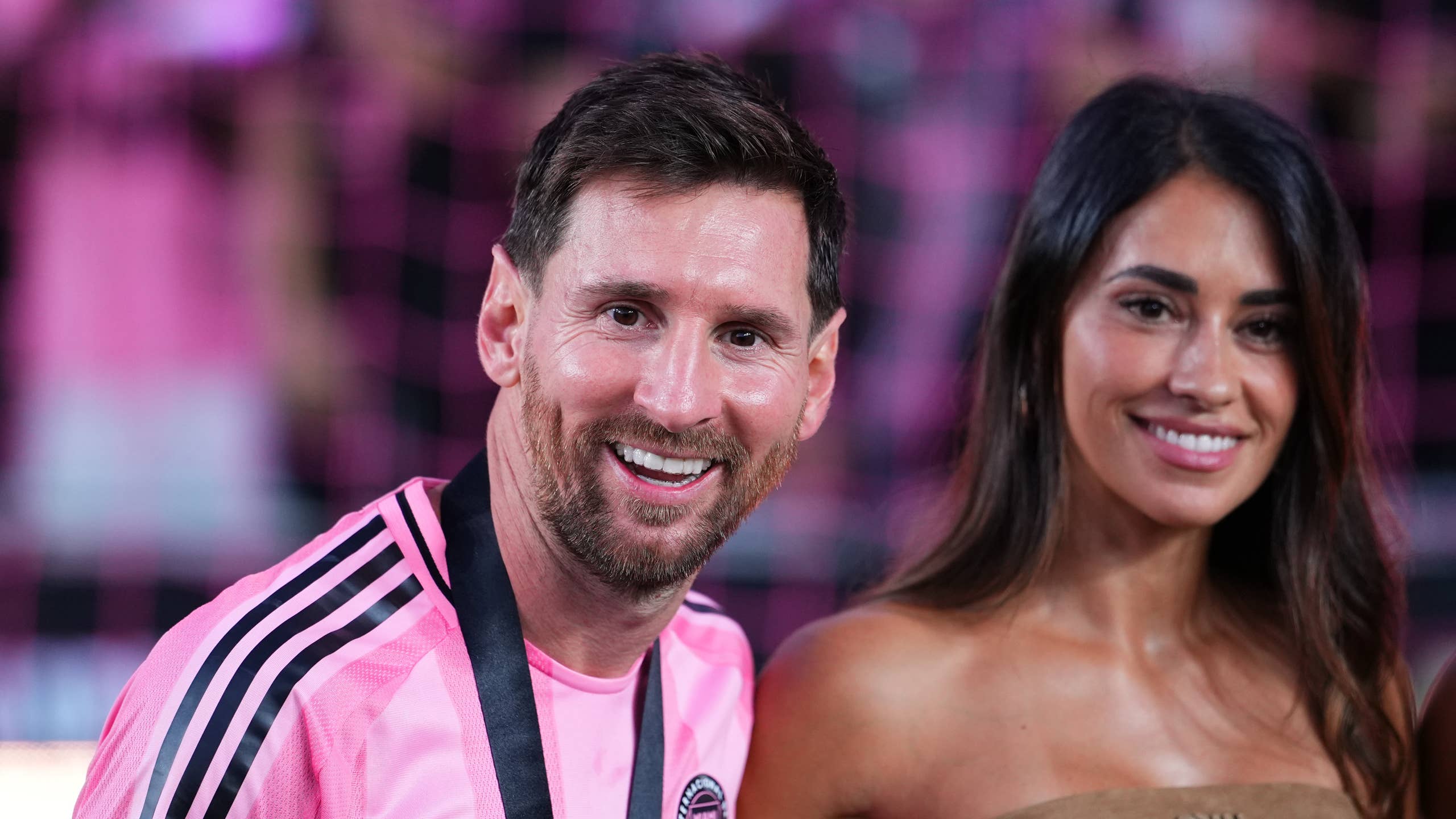 2560x1440 Wife Antonela's Wholesome Reaction to Messi & Inter Miami Winning MLS Cup