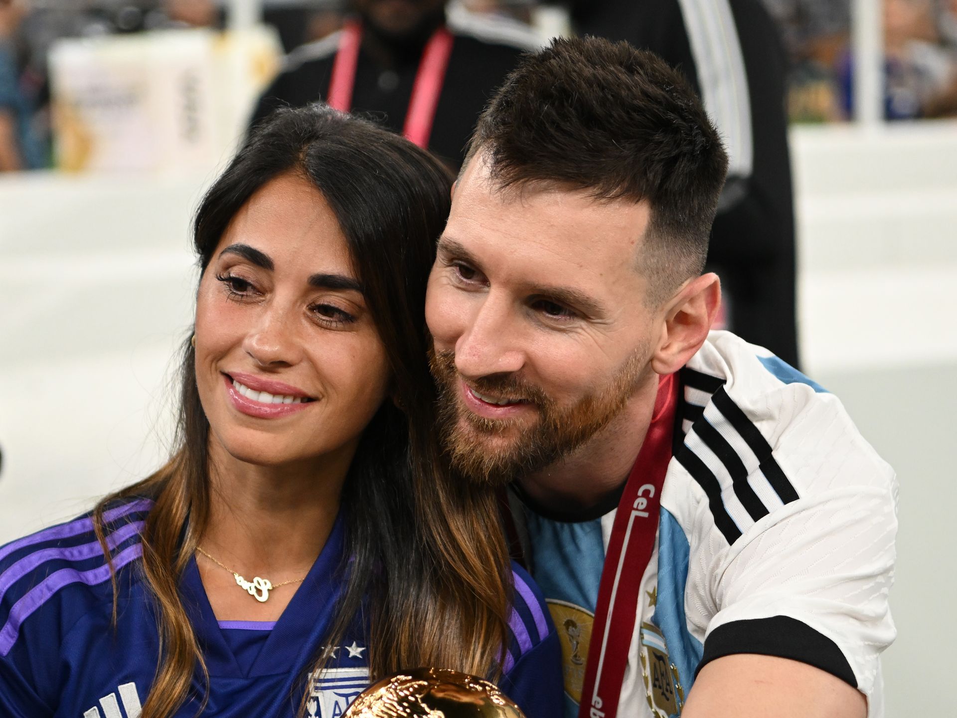 1920x1440 Antonela Roccuzzo reminds Messi why he's 'the best' after emotional World Cup loss