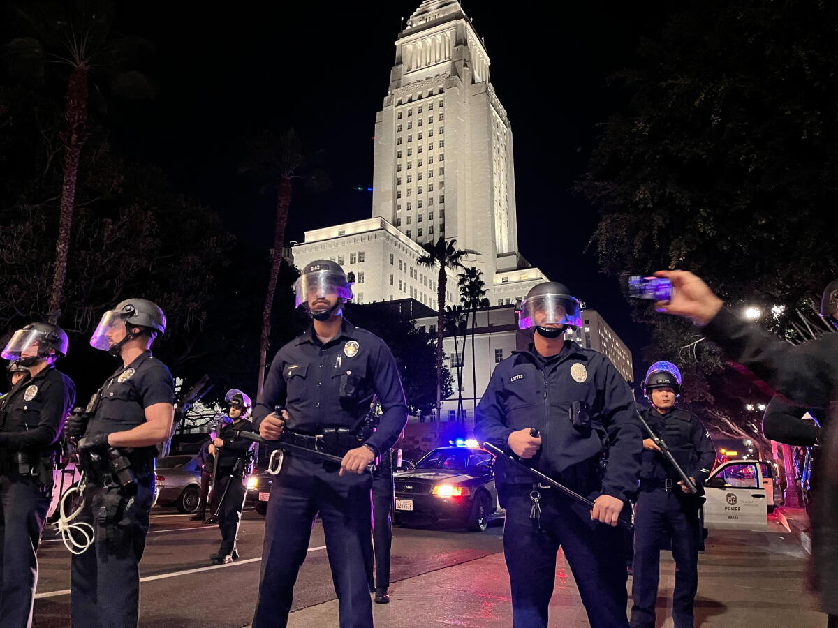 1200x900 LAPD officer arrested in stabbing of bar customer Angeles Times
