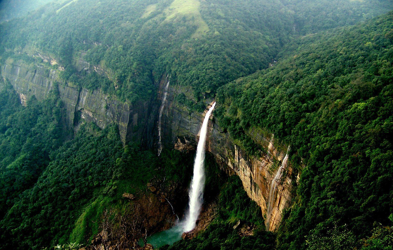 1600x1020 Nohkalikai Falls near Cherrapunji, the highest waterfall in India #IncredibleNorthEast