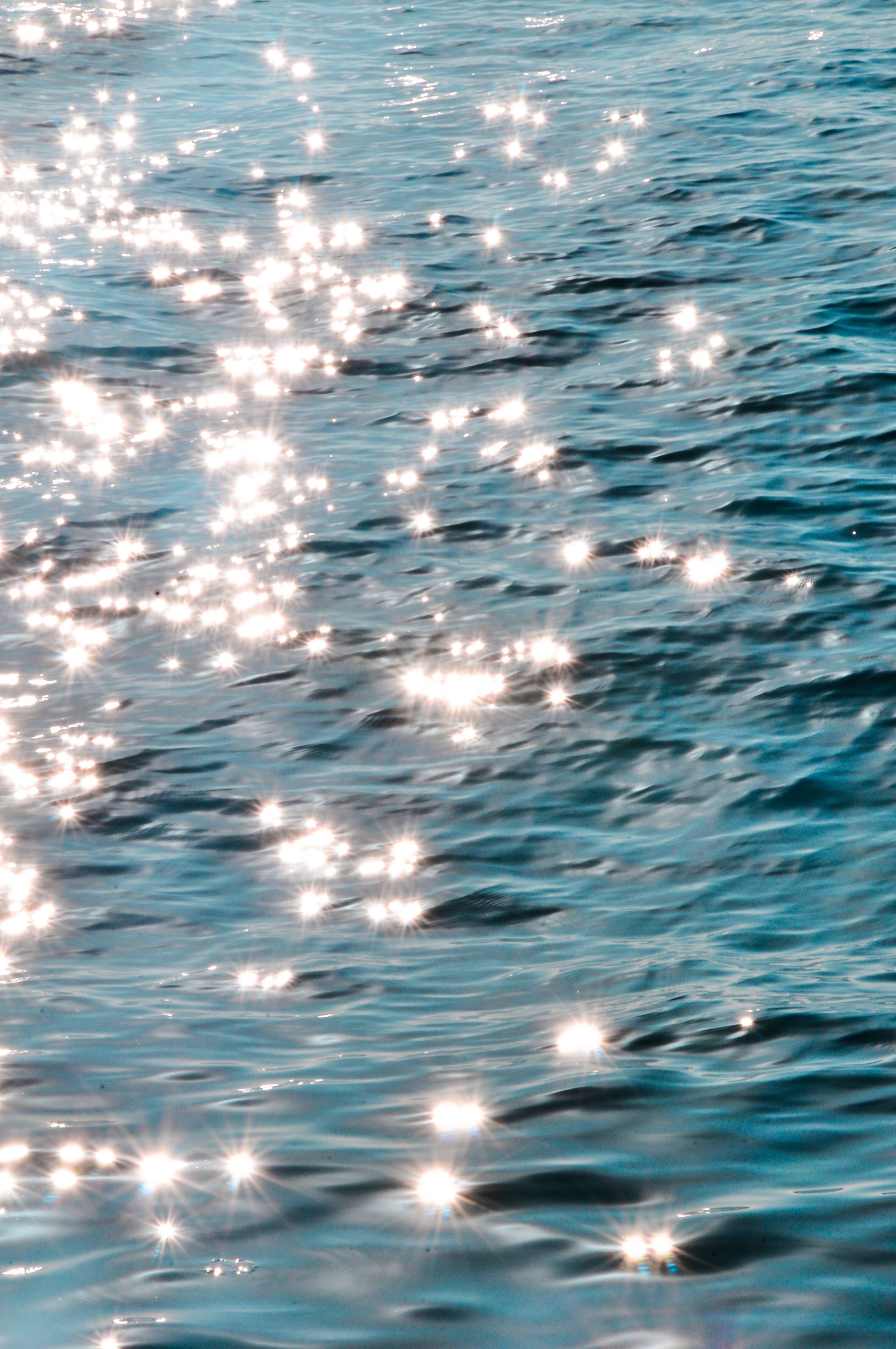 2848x4288 Glittering Sunlight on Ocean Waves · Free