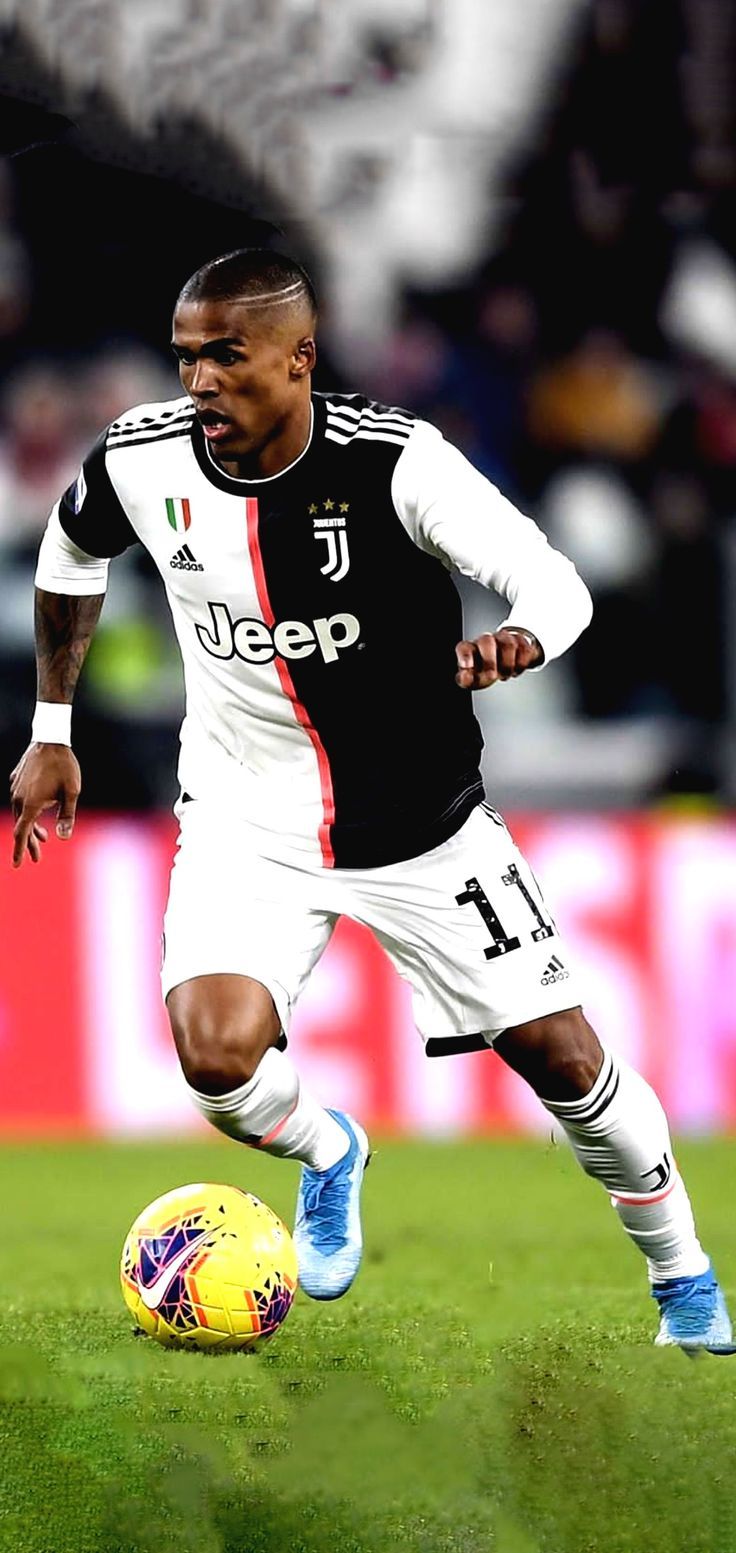 736x1553 Douglas Costa