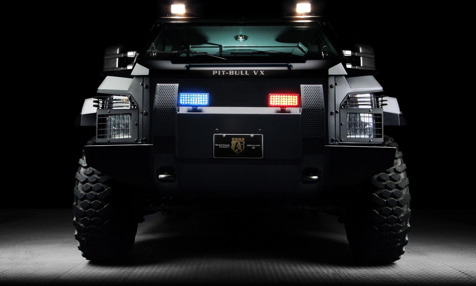 1600x961 SWAT Vehicle Wallpaper