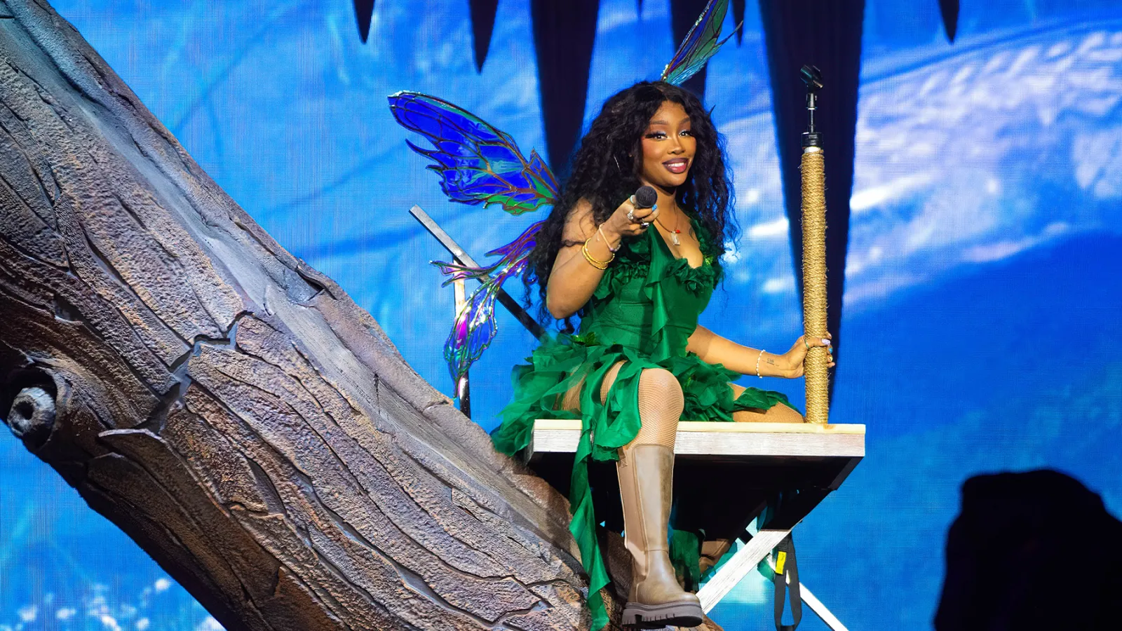 1600x900 SZA Lana Wallpaper