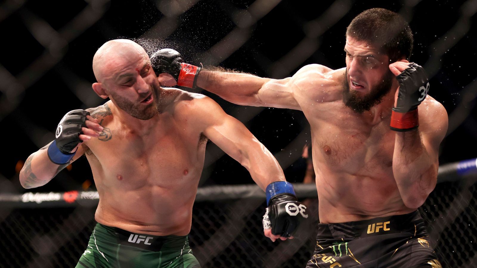 1600x900 Islam Makhachev retains lightweight title by defeating Alexander Volkanovski at UFC 284