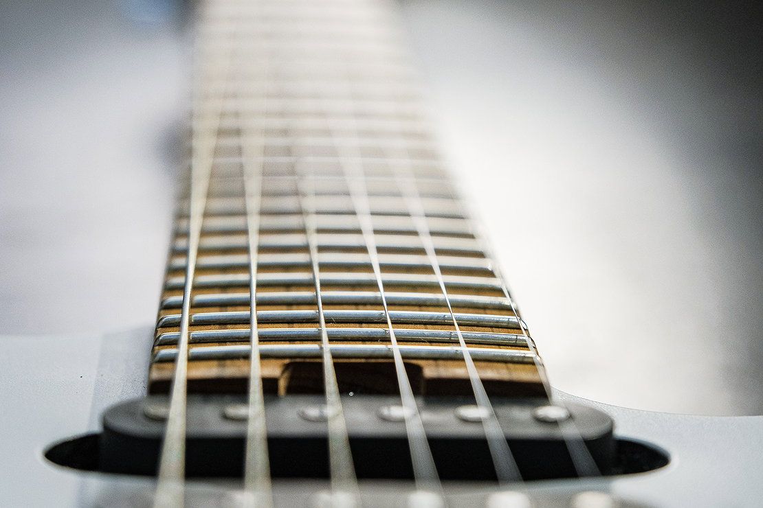 1110x740 Charvel Pro Mod DK24 2PT HSS primer gray