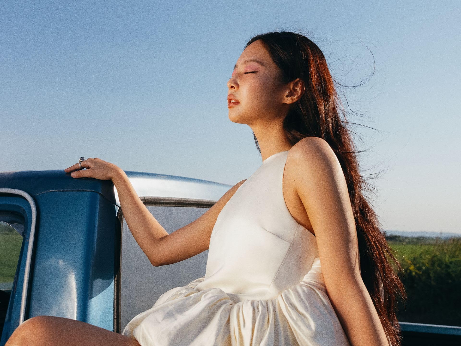 1920x1440 Mantra [Clean] song by JENNIE from Mantra [Clean] on Amazon Music