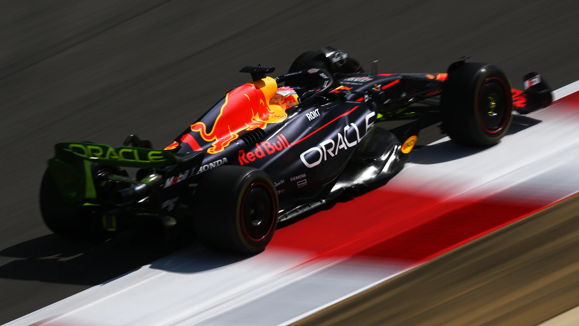 1920x1080 Verstappen dispels popular driving style myth after first laps in Red Bull's new RB19. Formula 1®