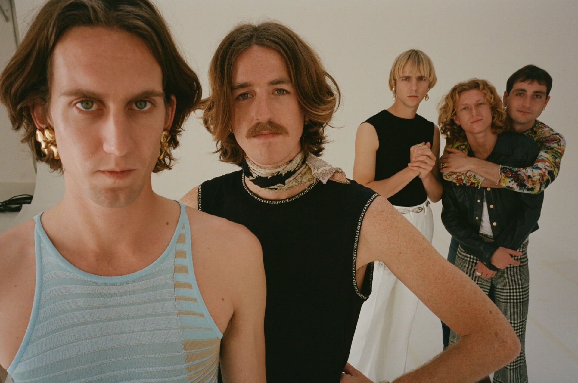 1920x1273 Parcels Band Wallpaper