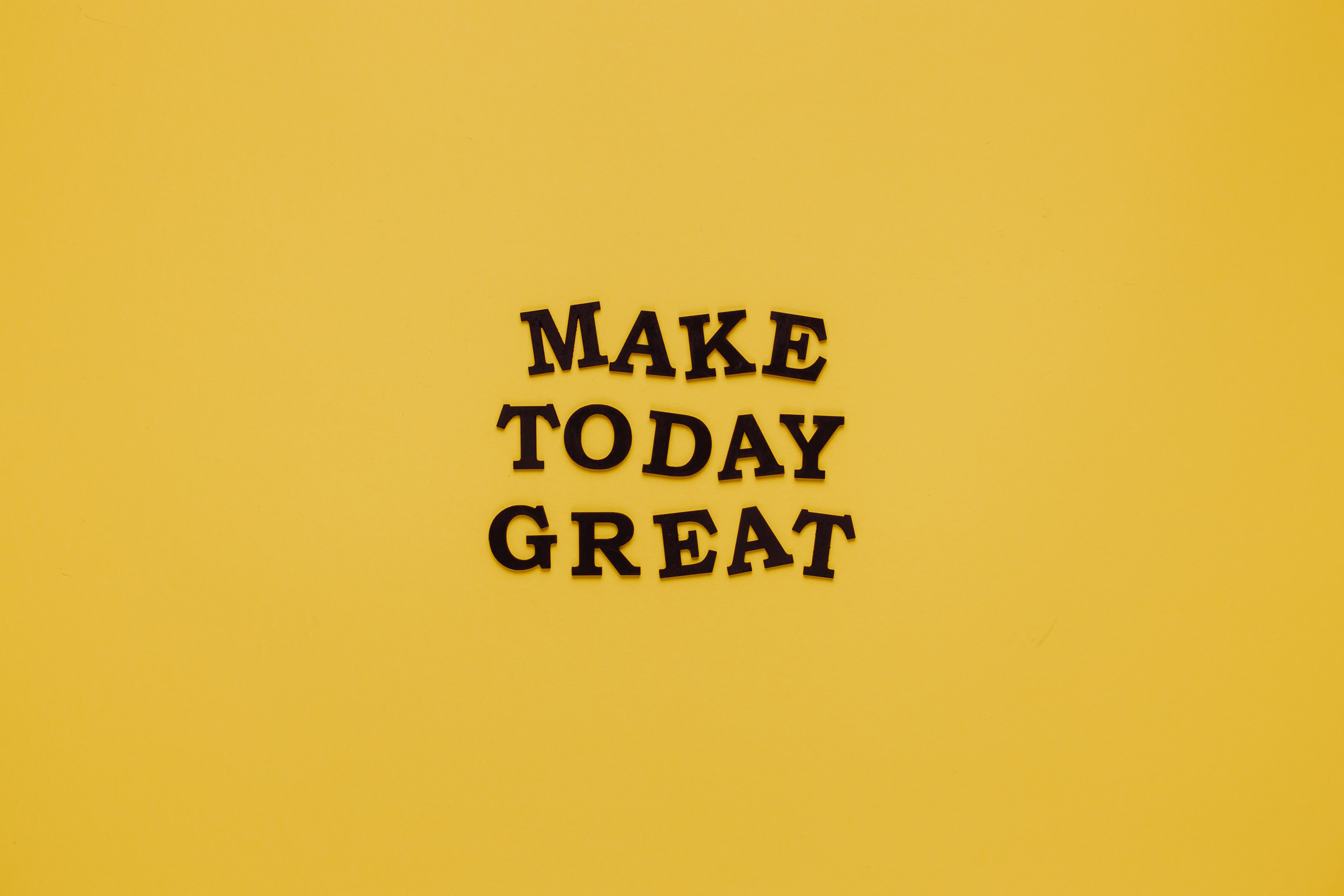 6720x4480 Motivational Quote on Yellow Background · Free