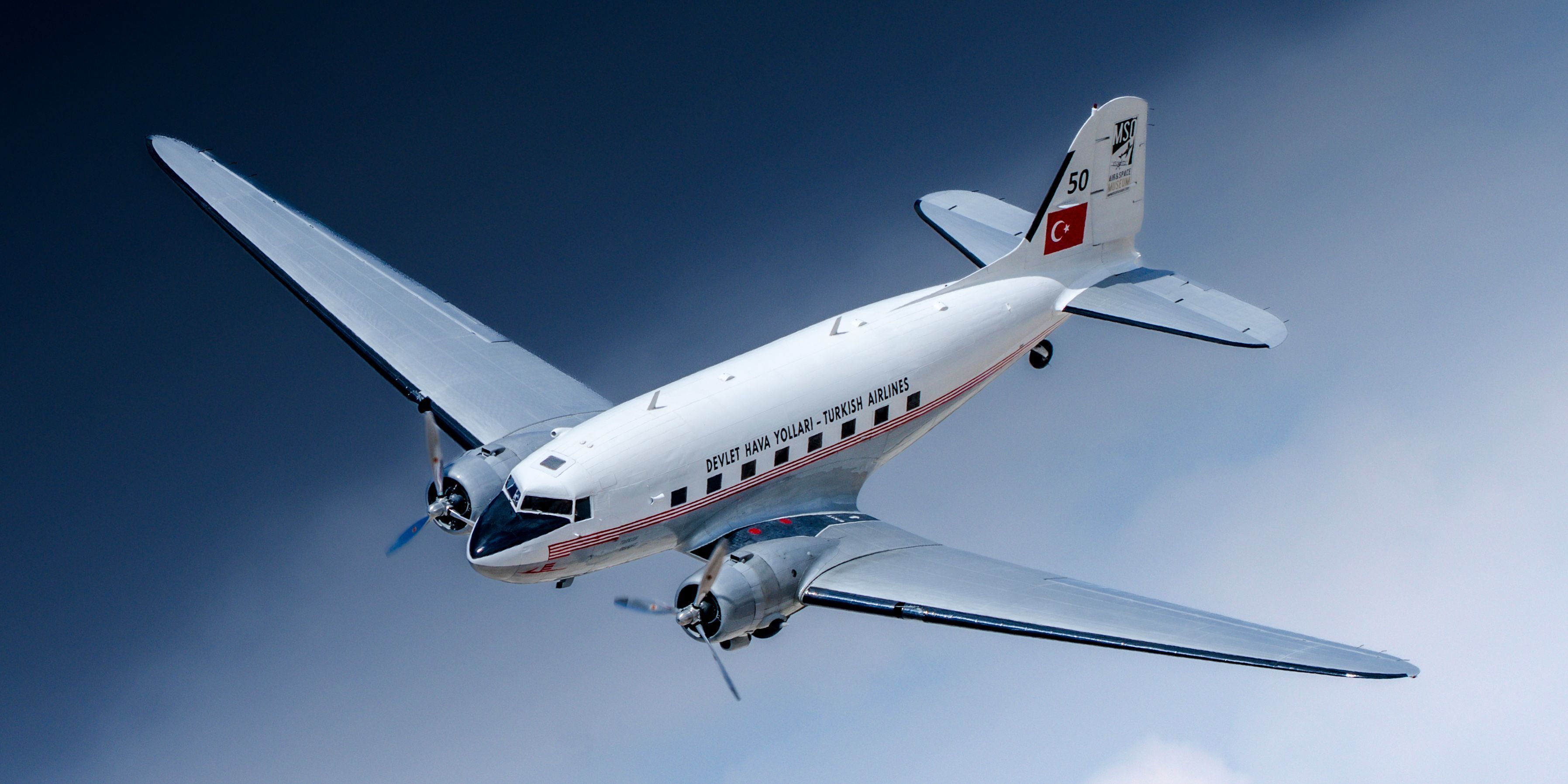 3591x1795 Douglas DC 3 Airplane · Free