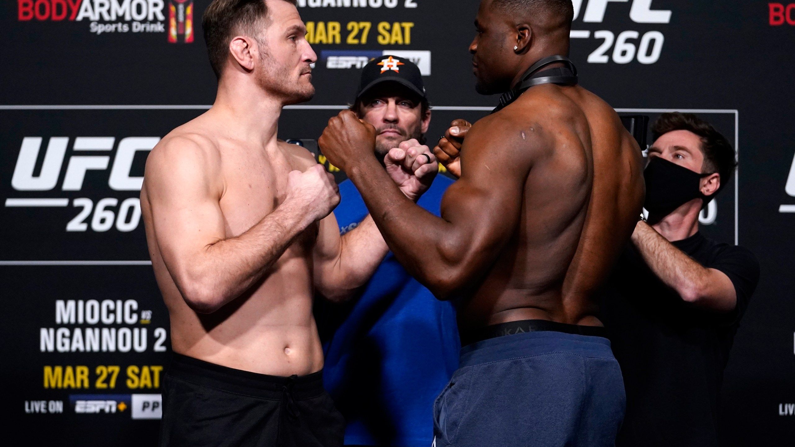 2560x1440 Stipe Miocic to defend UFC heavyweight title Saturday night