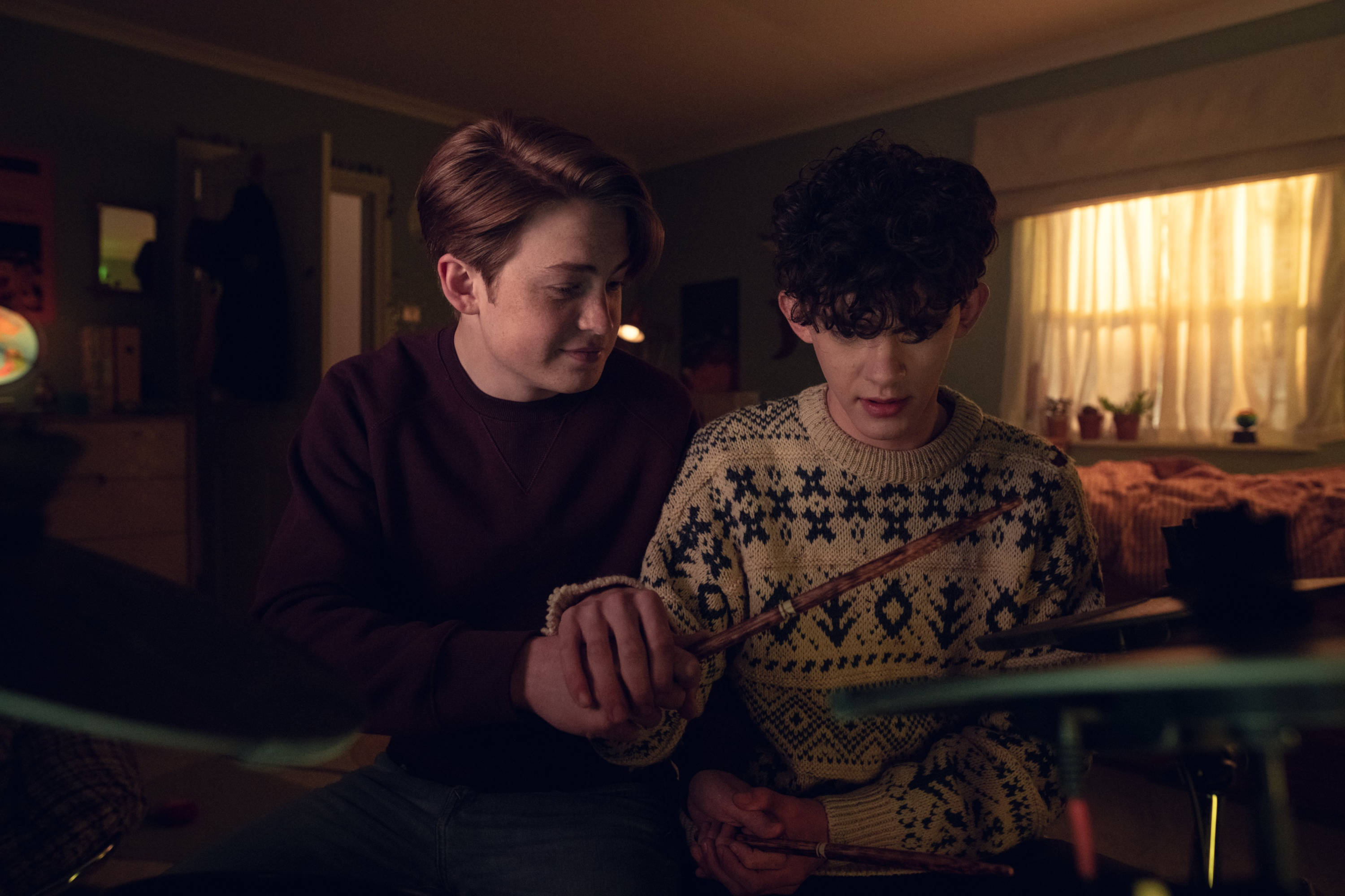 3000x2000 Download Heartstopper Charlie Teaches Nick Drums Wallpaper