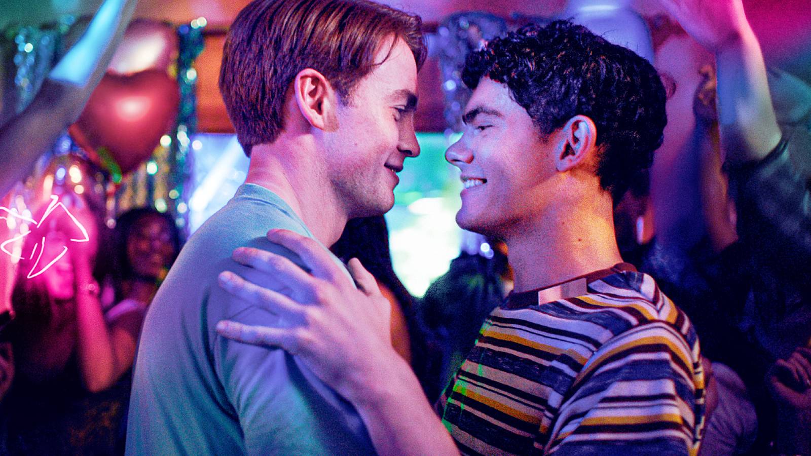 1600x900 Nick & Charlie's Romance Is Put To The Test In Netflix's Heartstopper Forever Trailer