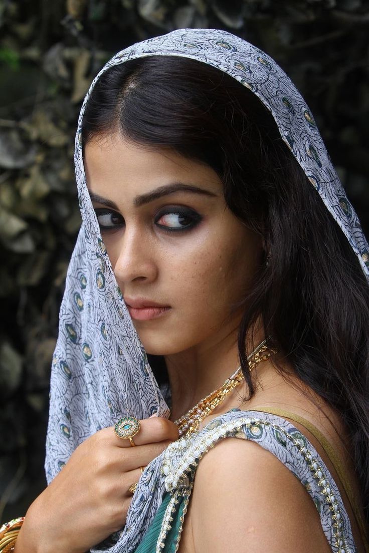 736x1104 Kumki movie image. Urumi film wallpaper, Boho luxe printed wrap, Genelia deshmukh