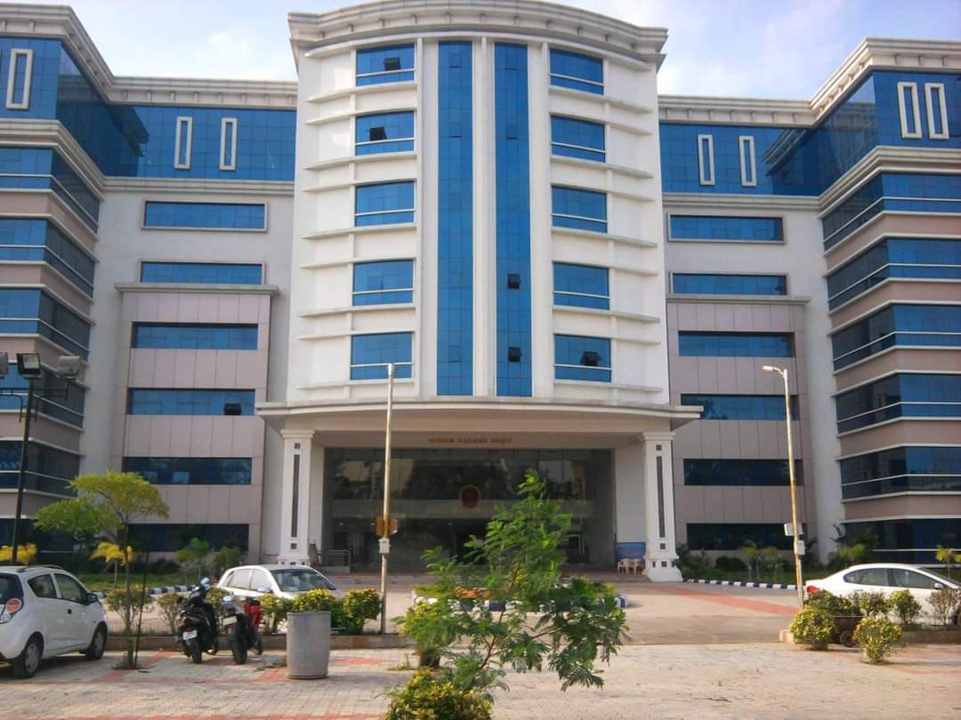 1080x810 harimohans: The Madras Medical College