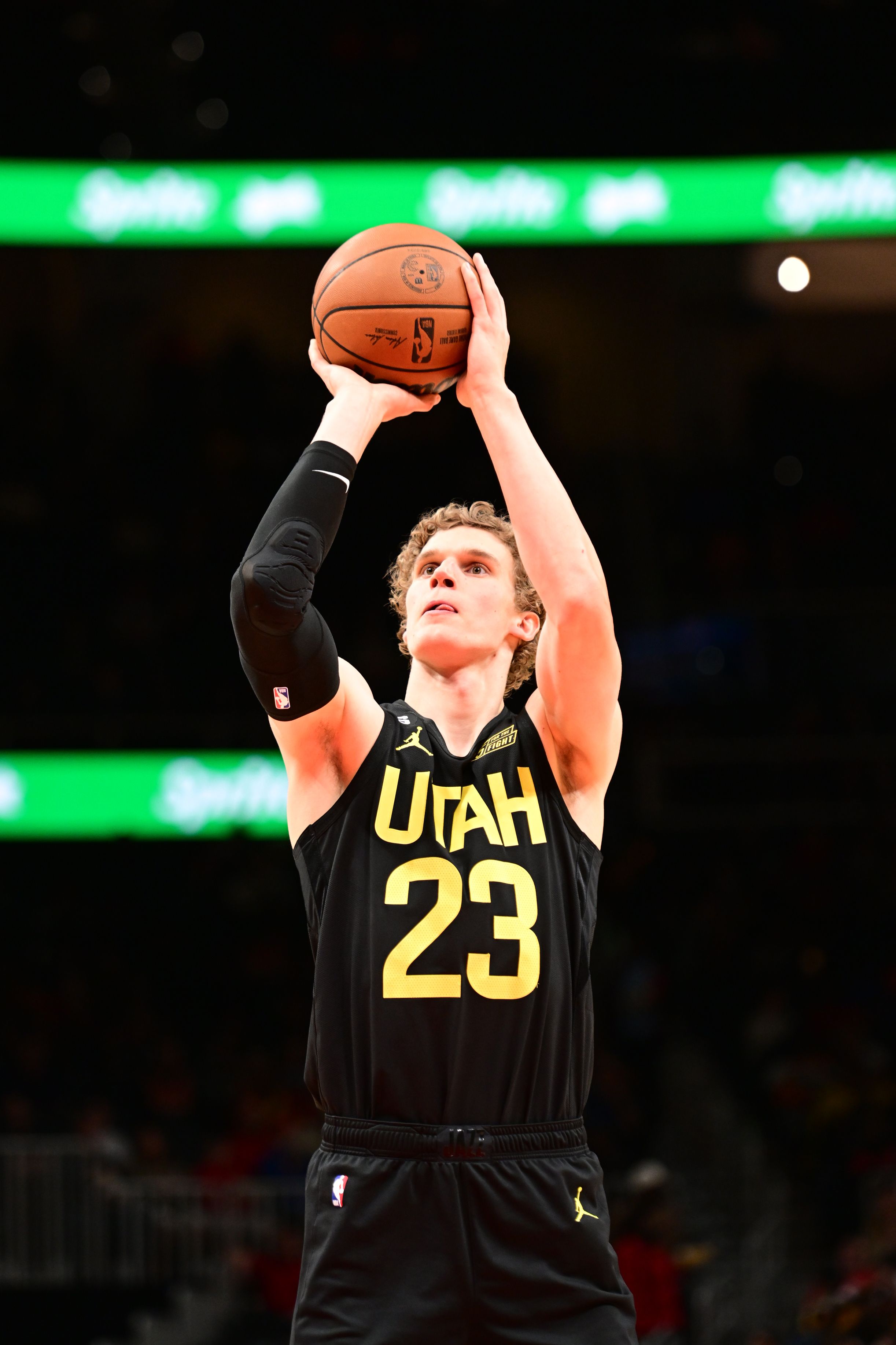 2445x3669 Lauri Markkanen Utah Jazz Wallpaper