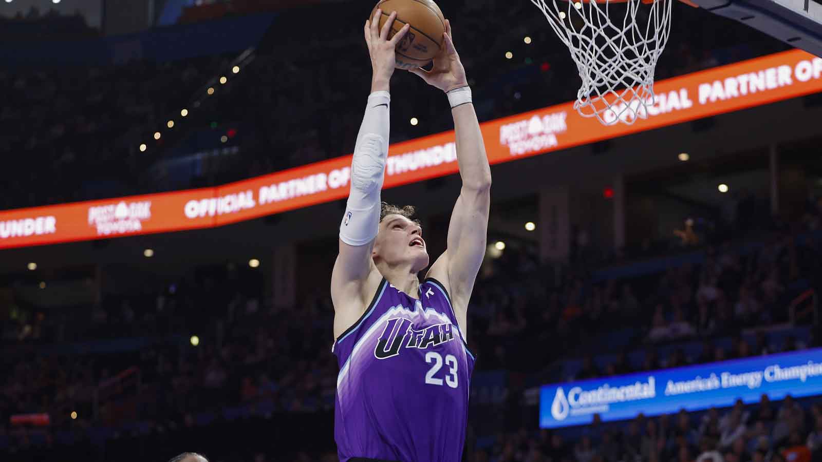 1600x900 Is Lauri Markkanen playing tonight? Jazz vs. Heat injury report