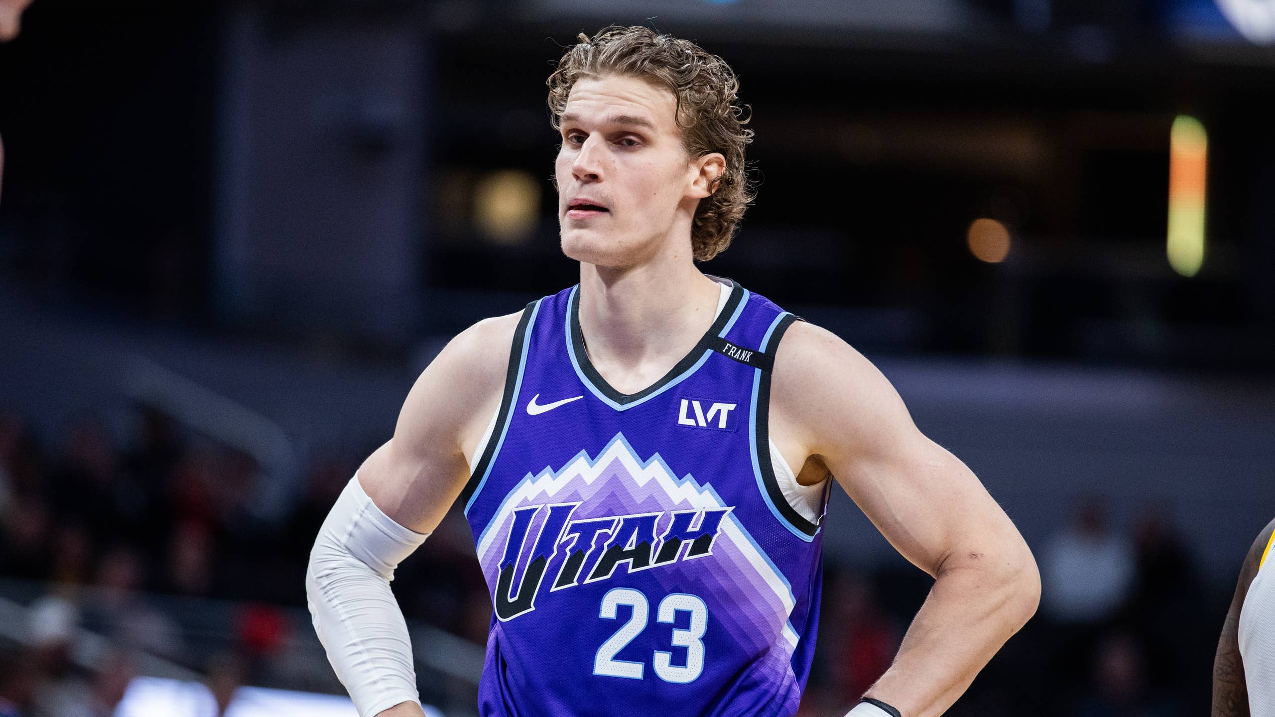 2560x1440 NBA Reporter Issues Apology After Lauri Markkanen Report
