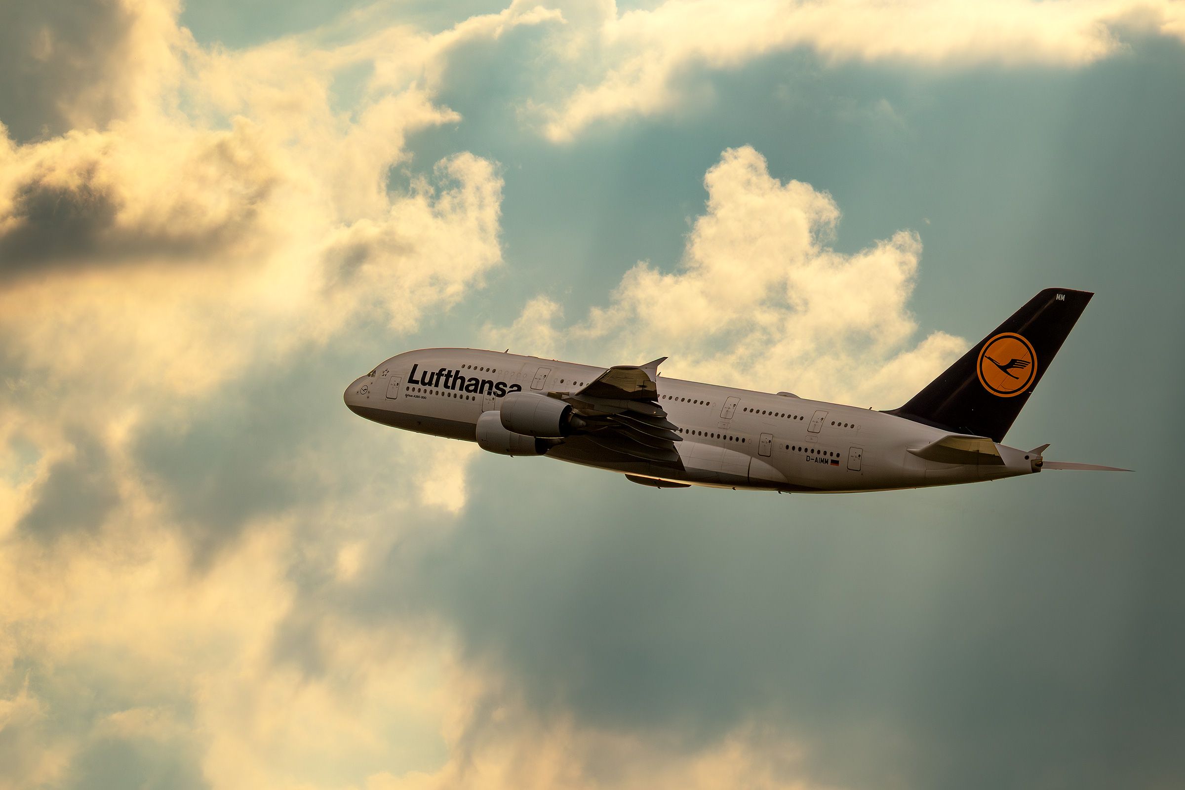 2400x1600 Lufthansa A380 taking off from JFK