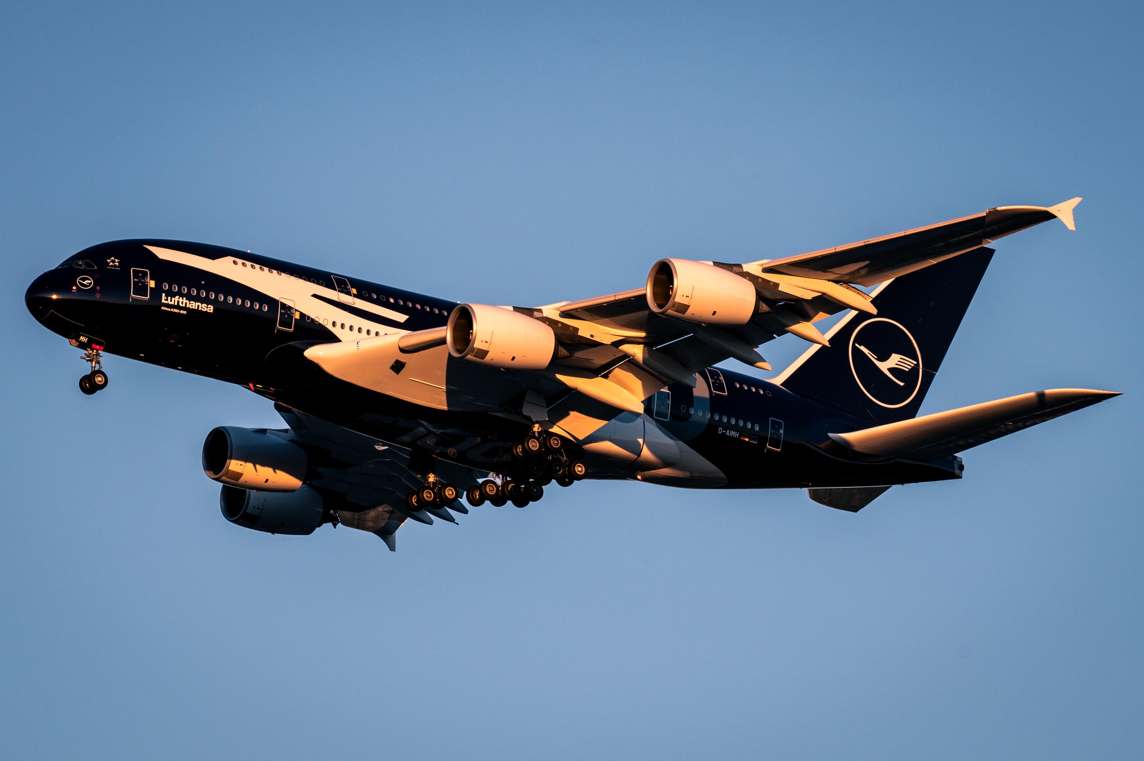 3884x2584 Lufthansa 100th Anniversary A380