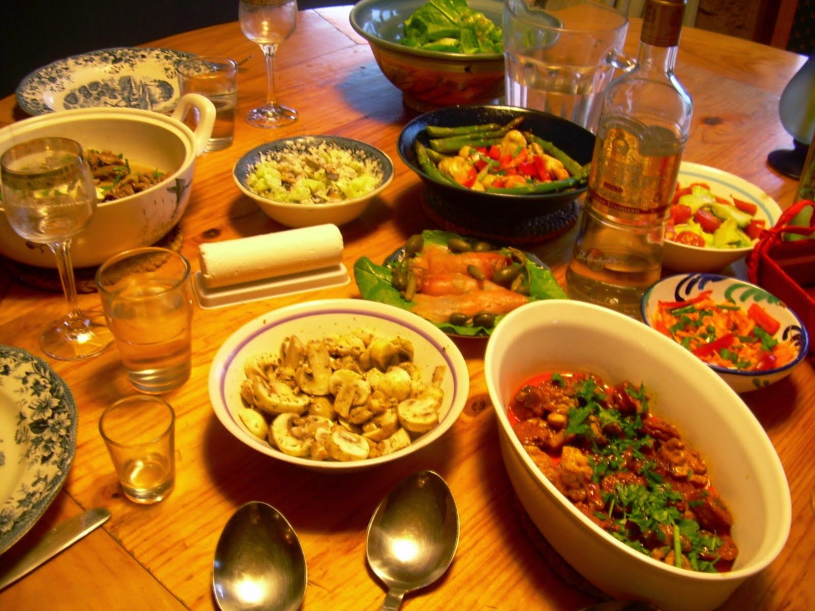 1600x1200 A la mode frangourou: Trinity celebration 4: Zakuski spread for dinner