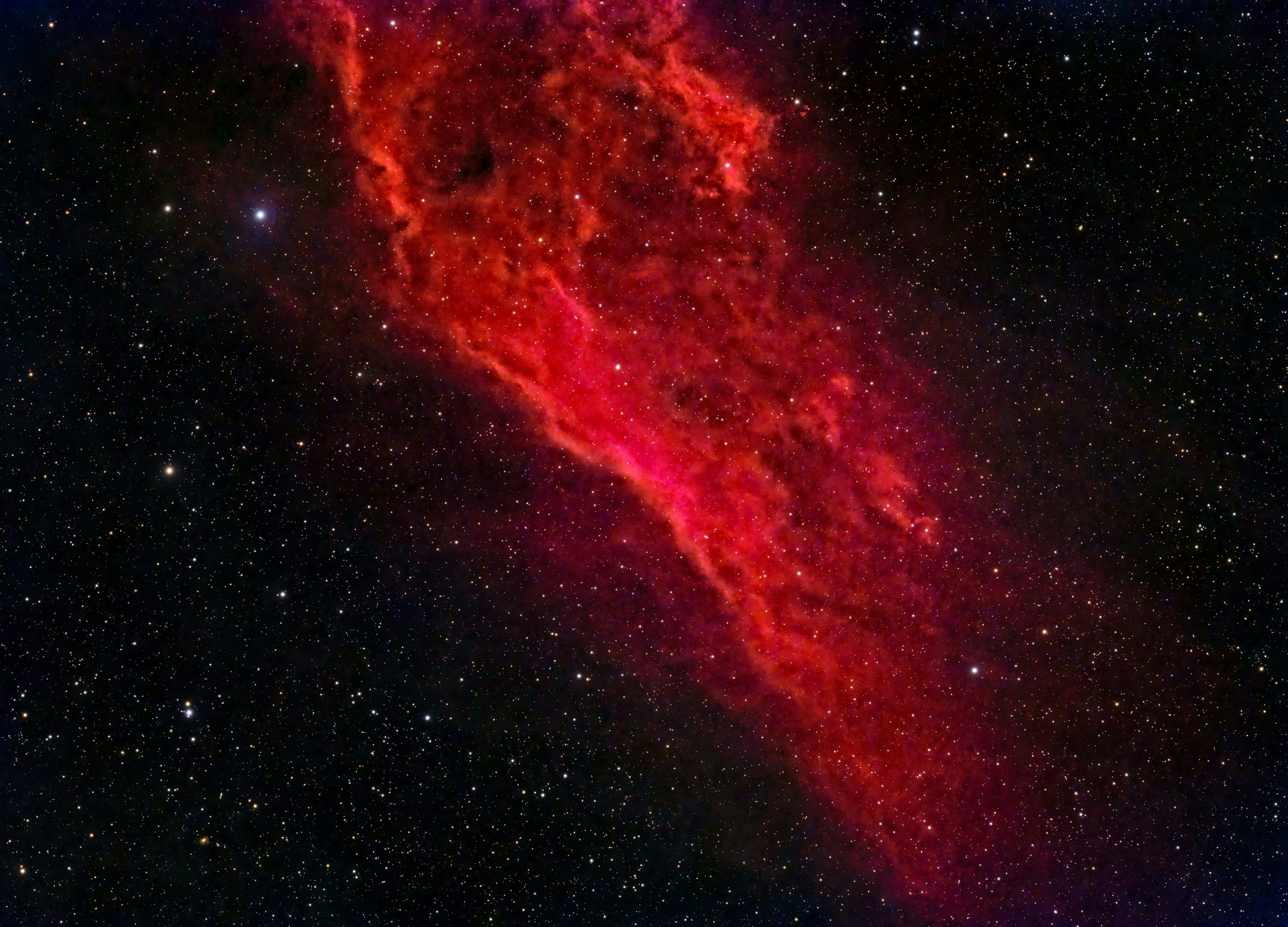 3000x2161 A large red object in the middle of the night sky