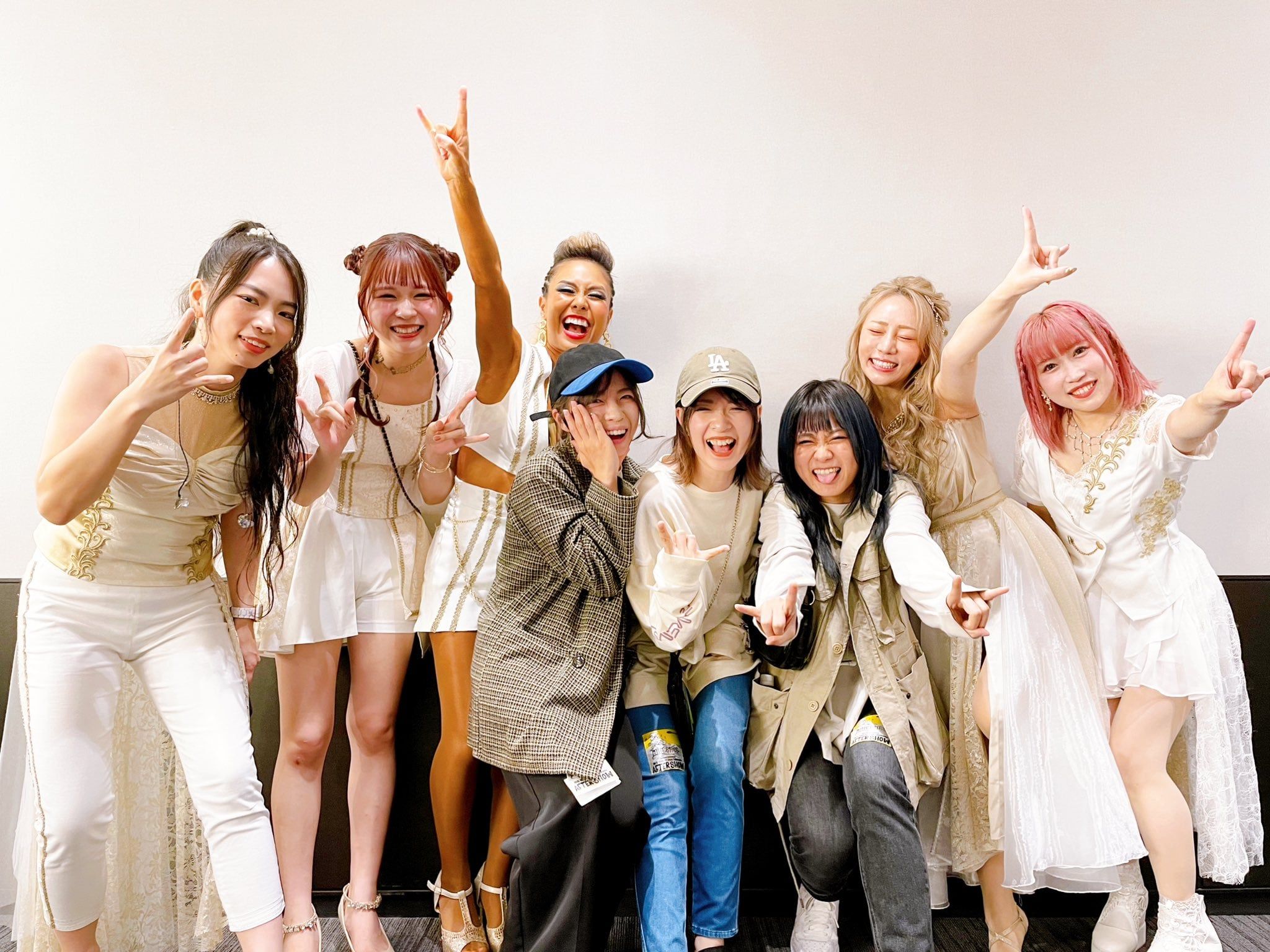 2048x1536 A Few Members Of Nemophila (Mayu, Tamu, And Harguchi San) Went To See Lovebites Last Tour Concert In Yokohama