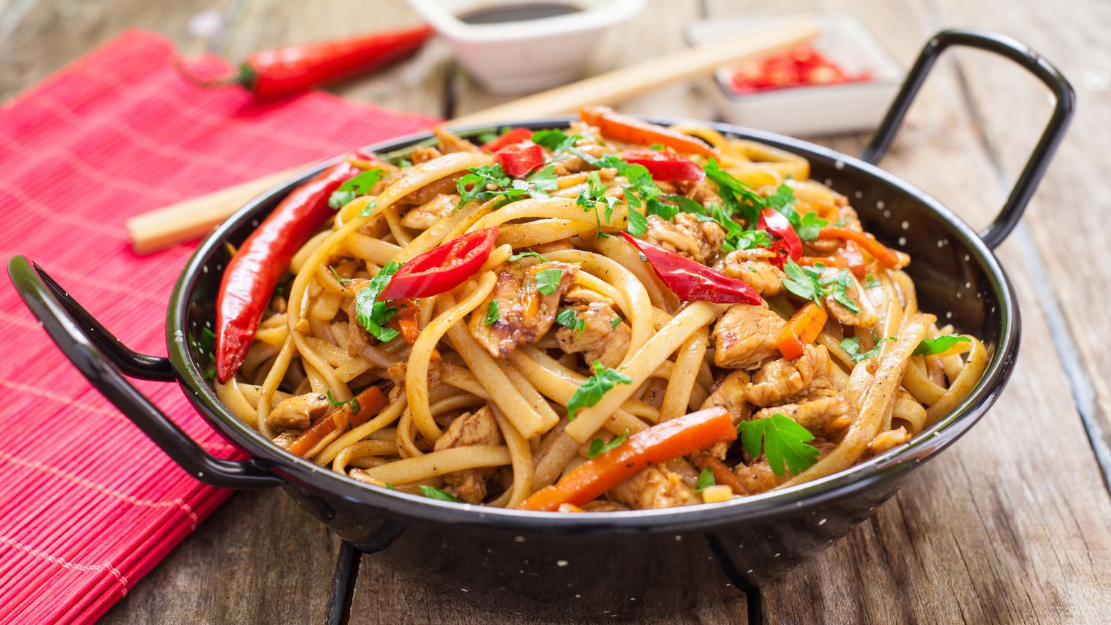 1600x900 What's The Difference Between Chop Suey And Chow Mein?