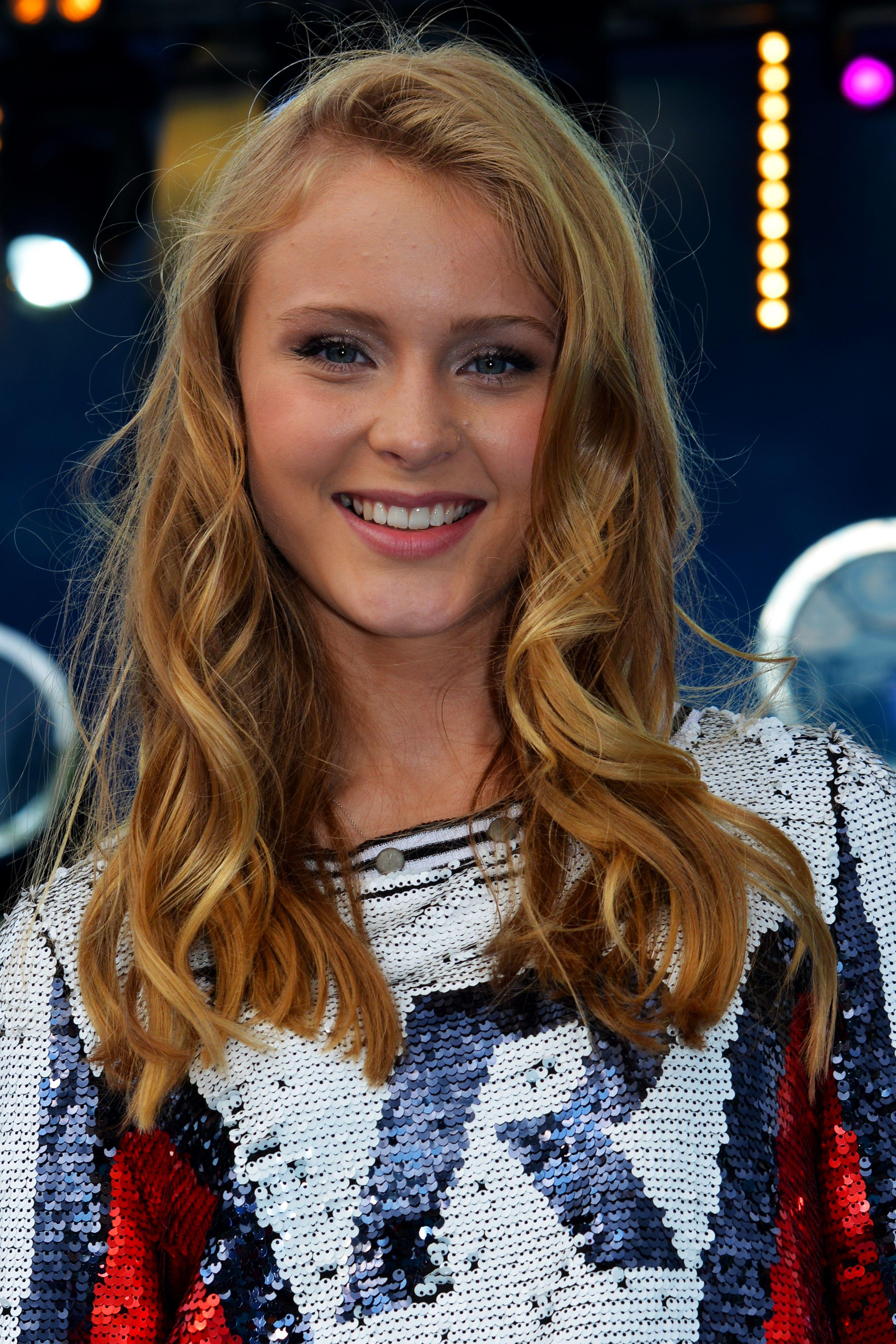 3200x4800 Zara Larsson Wallpaper